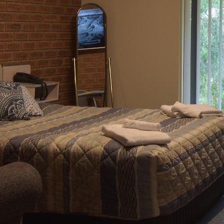 Burra Motor Inn Екстер'єр фото