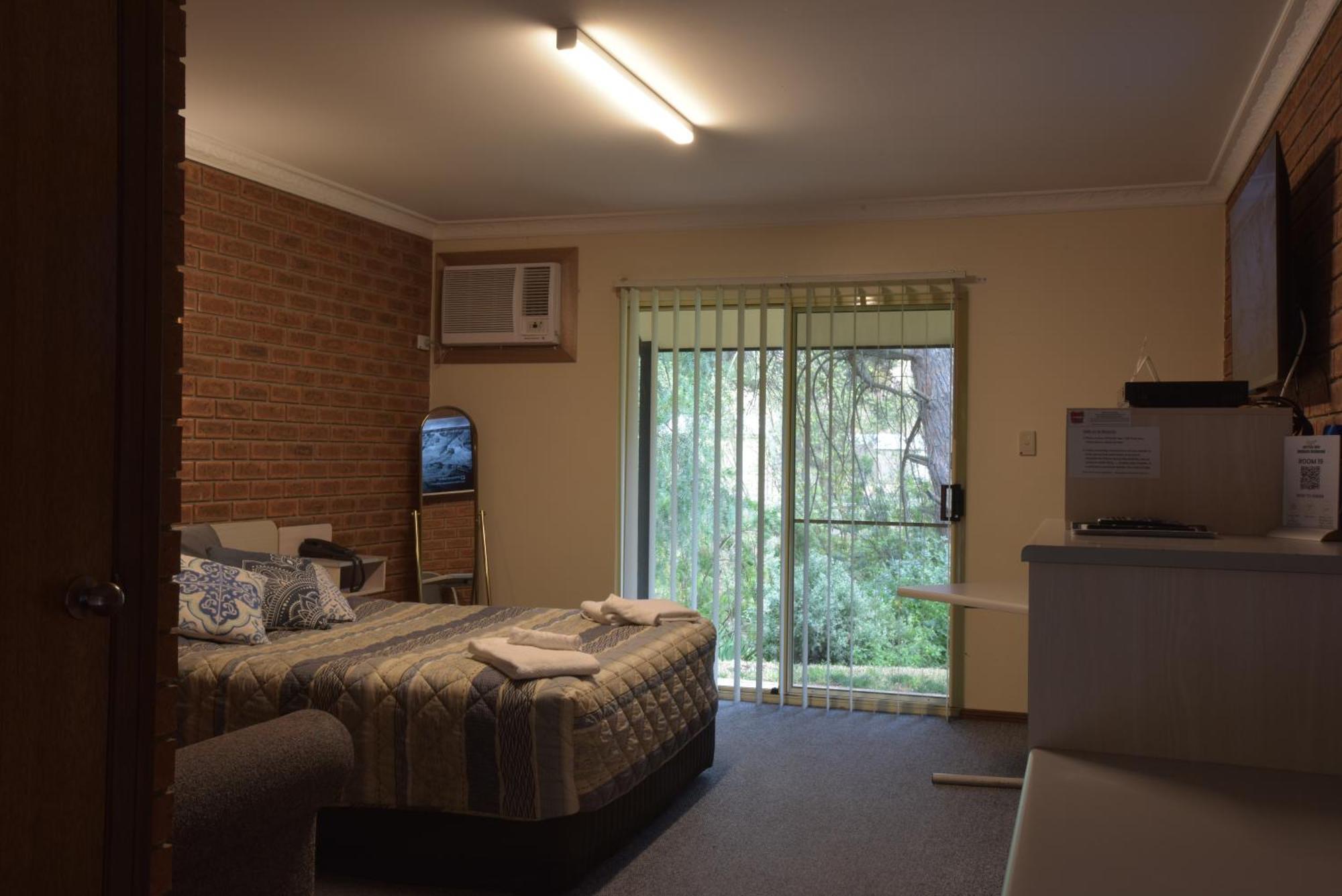 Burra Motor Inn Екстер'єр фото