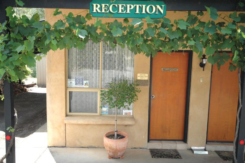 Burra Motor Inn Екстер'єр фото